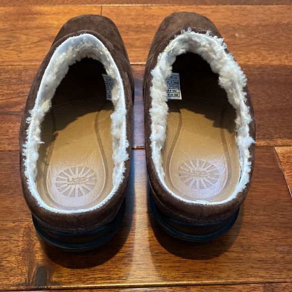 UGG slide - Picture 4 of 7